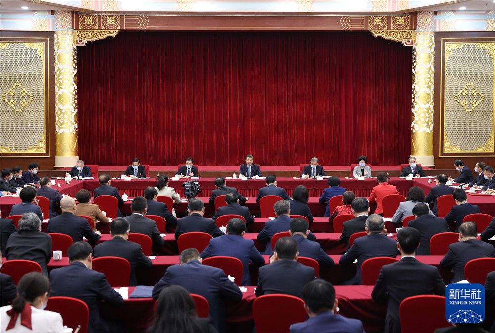 3月6日,中共中央总书记、国家主席、中央军委主席习近平看望参加全国政协十三届五次会议的农业界、社会福利和社会保障界委员,并参加联组会,听取意见和建议。中共中央政治局常委、全国政协主席汪洋参加看望和讨论。新华社记者 黄敬文 摄